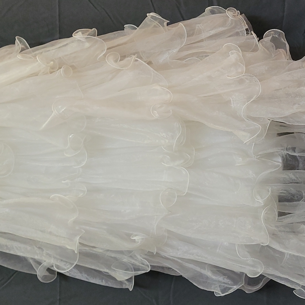 Wedding dress - Picture 4 of 7
